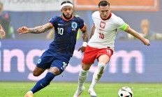 精彩的足球比赛引发球迷的热烈热议