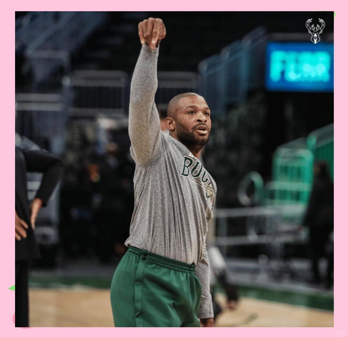 雄鹿大胜马刺豪取十连胜