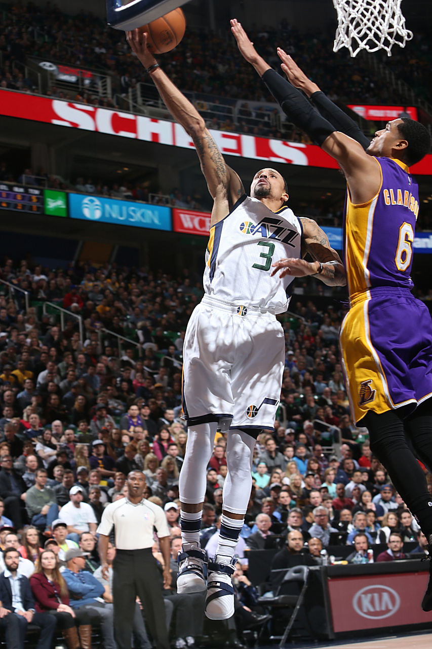 老鹰主场惊险击败奇才 老鹰主场惊险击败奇才